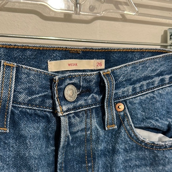 Levi's Blue Wedgie Jeans with Distressed Style Size 26 - Picture 2 of 5
